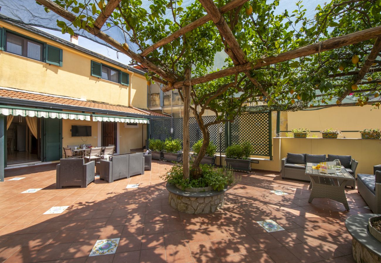 House in Maiori - Casa di Trilly - with Hot Tub & Lemon Garden