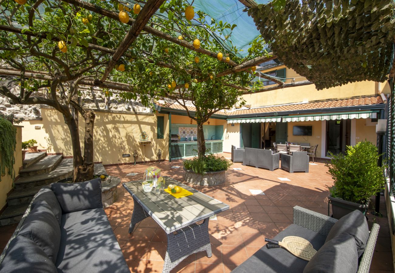 House in Maiori - Casa di Trilly - with Hot Tub & Lemon Garden