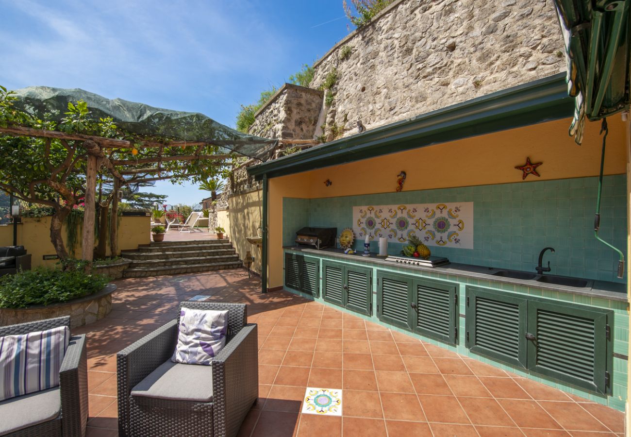 House in Maiori - Casa di Trilly - with Hot Tub & Lemon Garden