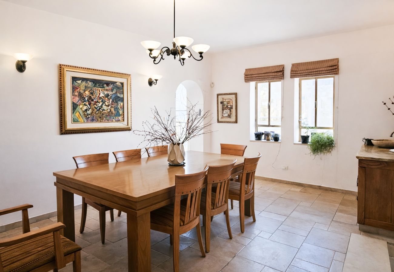 Apartment in Jerusalem - Old City Family Stone House with Rooftop | FeelHome