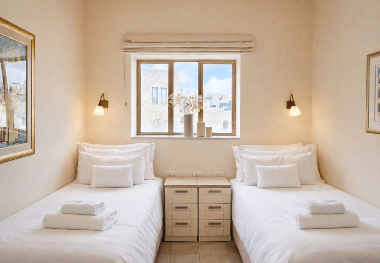 Apartment in Jerusalem - Old City Family Stone House with Rooftop | FeelHome