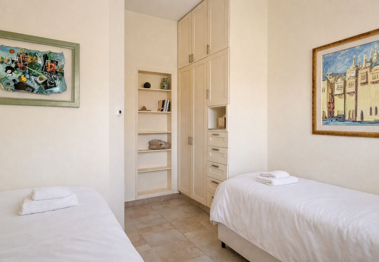 Apartment in Jerusalem - Old City Family Stone House with Rooftop | FeelHome