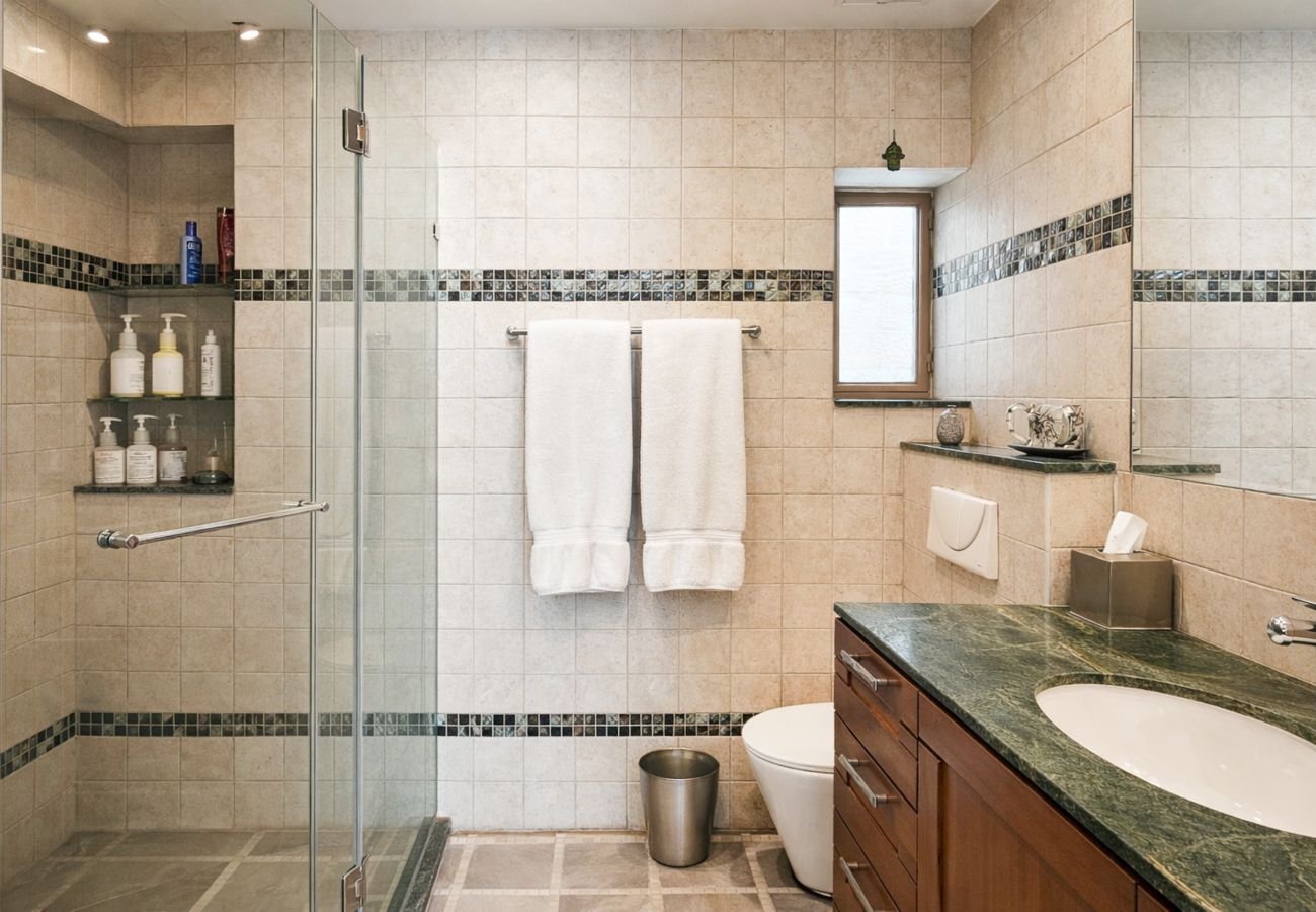 Apartment in Jerusalem - Old City Family Stone House with Rooftop | FeelHome