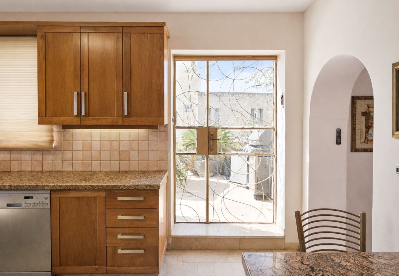 Apartment in Jerusalem - Old City Family Stone House with Rooftop | FeelHome