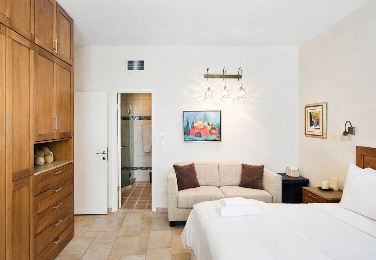 Apartment in Jerusalem - Old City Family Stone House with Rooftop | FeelHome