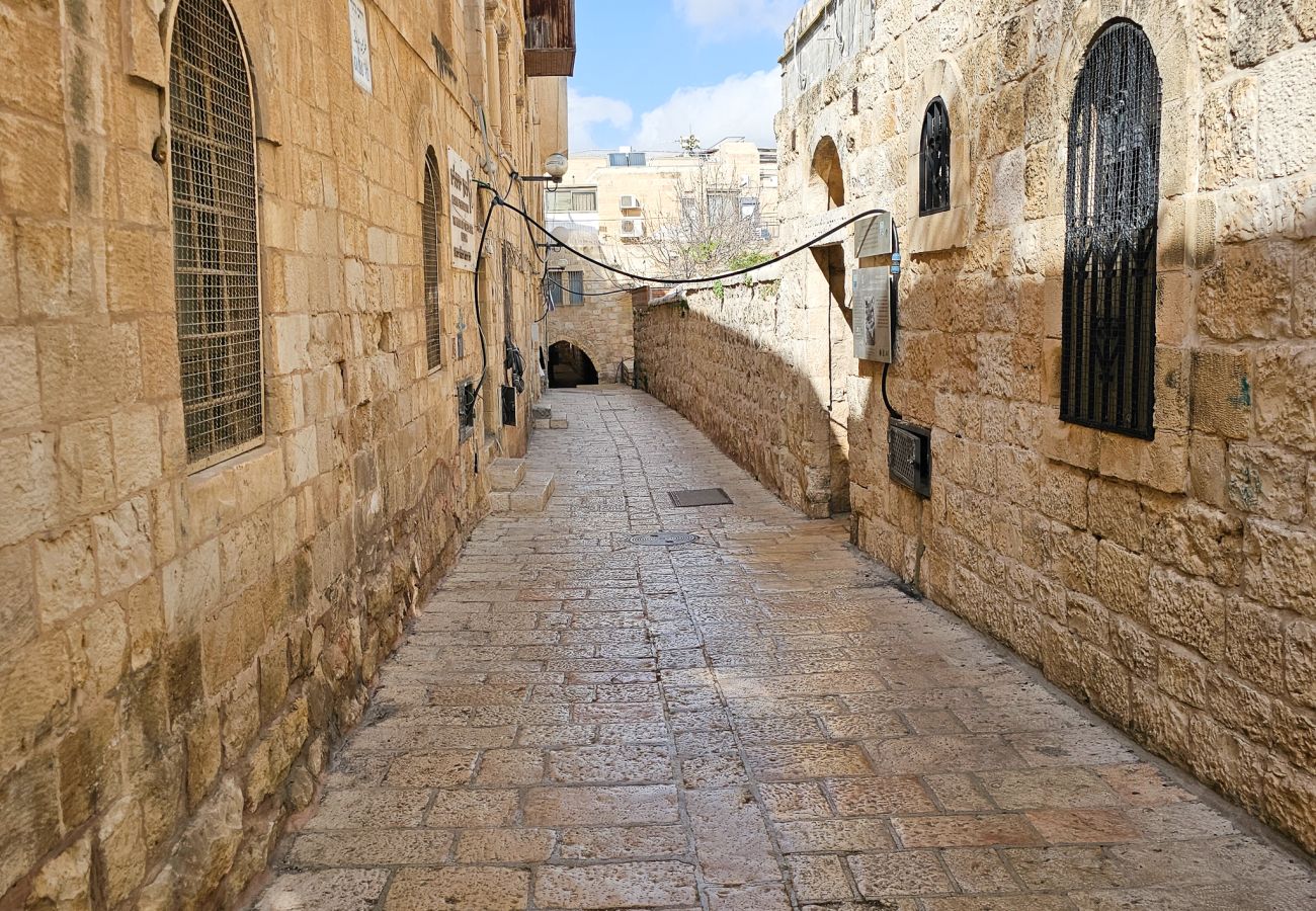 Apartment in Jerusalem - Old City Family Stone House with Rooftop | FeelHome