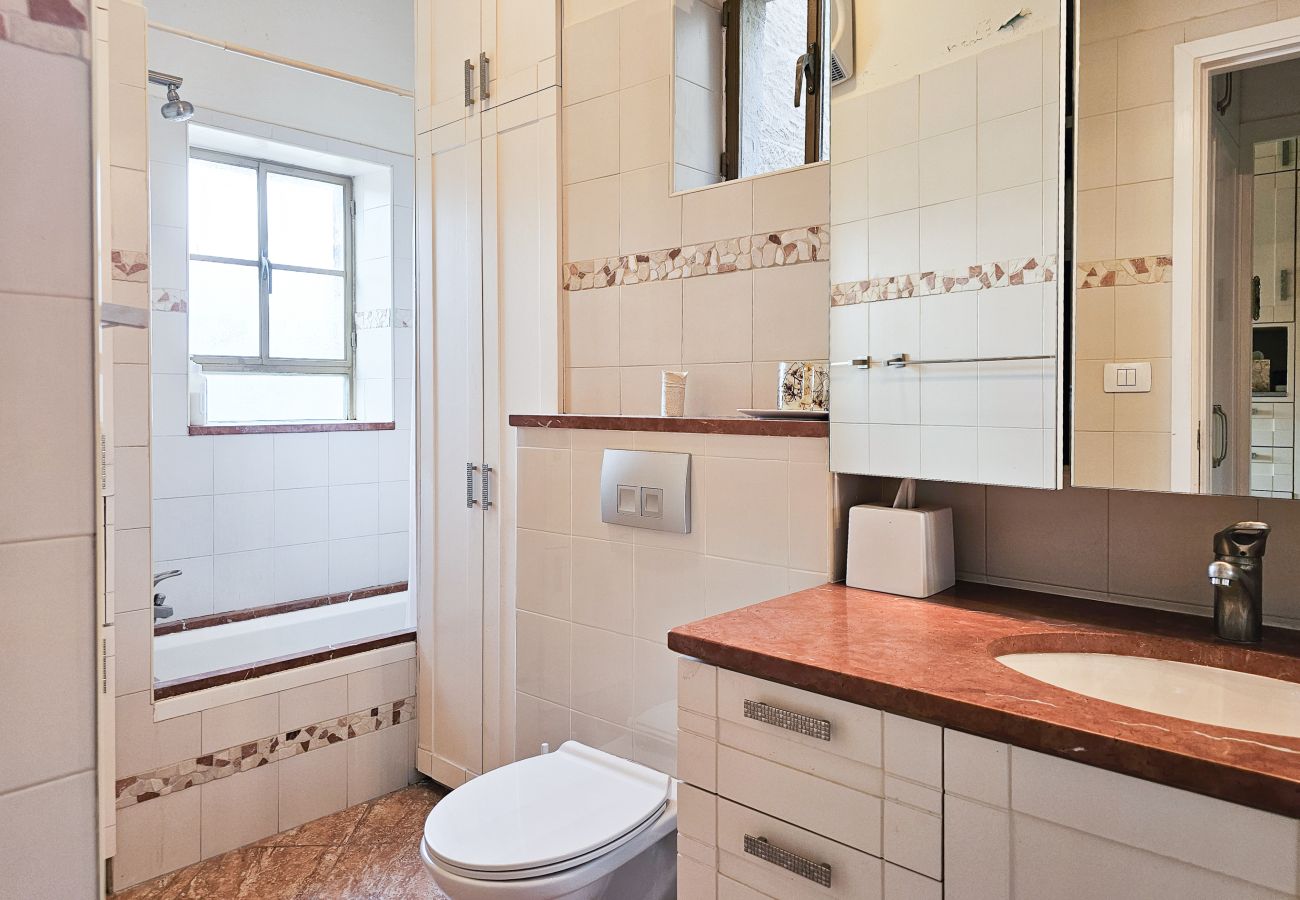 Apartment in Jerusalem - Old City Family Stone House with Rooftop | FeelHome