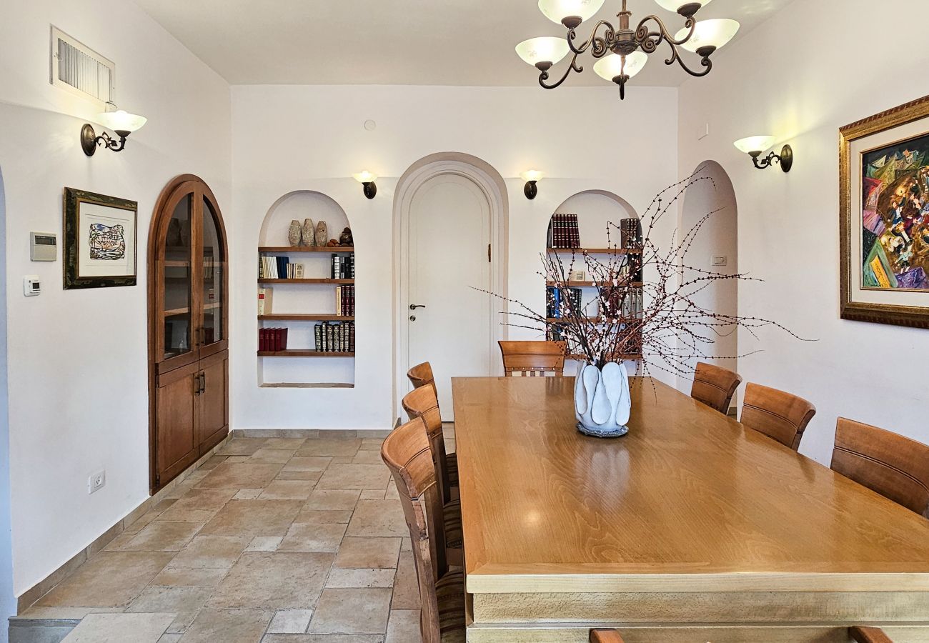 Apartment in Jerusalem - Old City Family Stone House with Rooftop | FeelHome