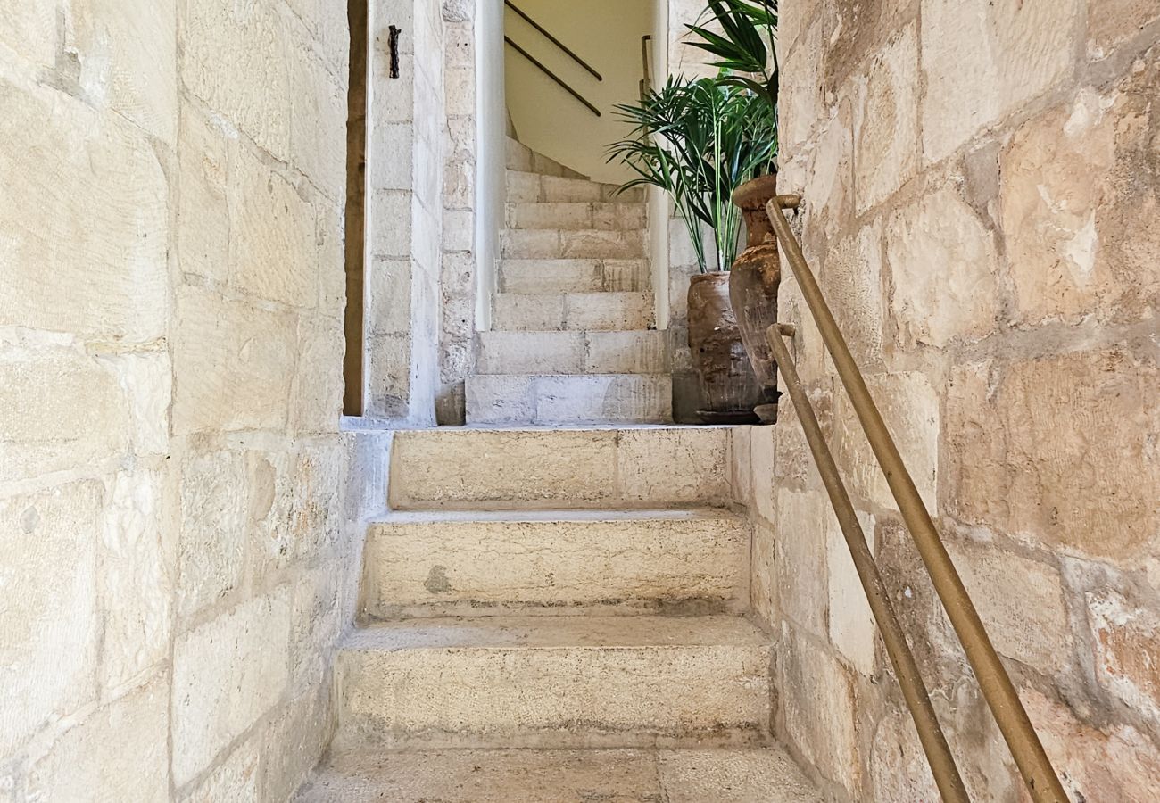 Apartment in Jerusalem - Old City Family Stone House with Rooftop | FeelHome