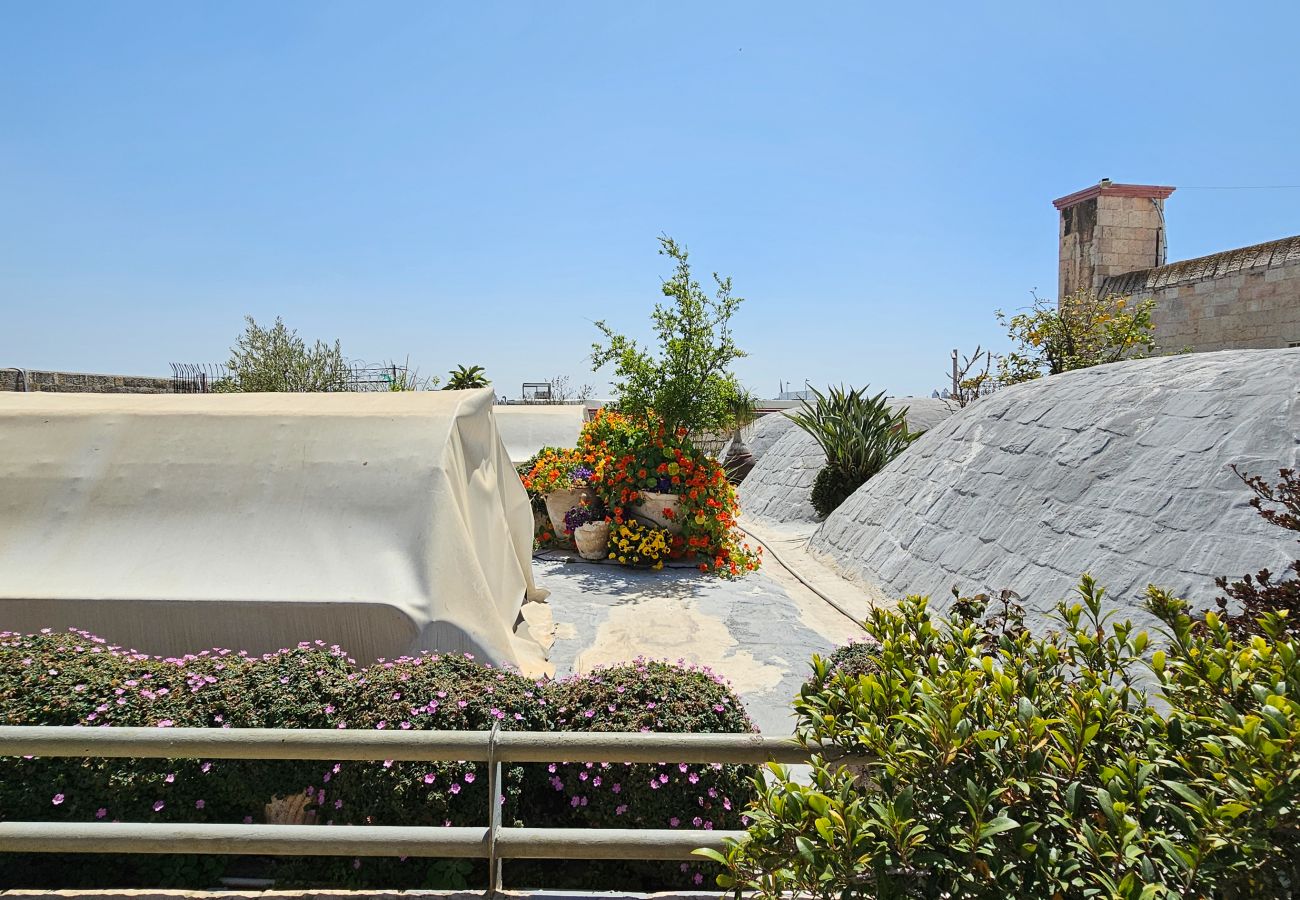 Apartment in Jerusalem - Old City Family Stone House with Rooftop | FeelHome