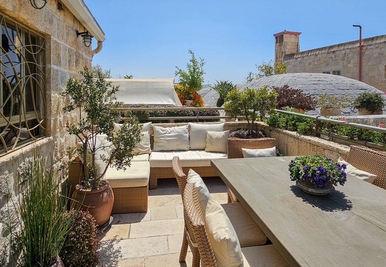 Apartment in Jerusalem - Old City Family Stone House with Rooftop | FeelHome