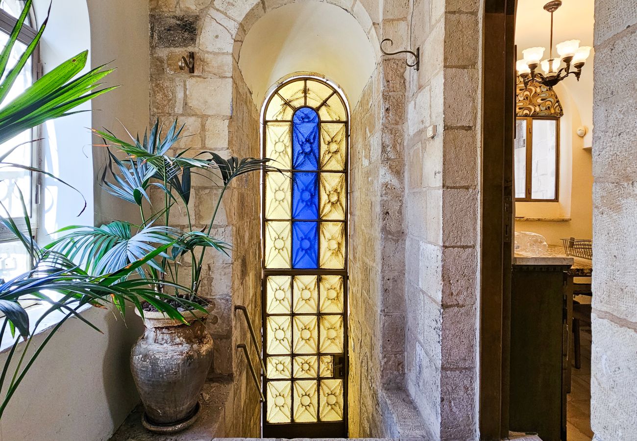 Apartment in Jerusalem - Old City Family Stone House with Rooftop | FeelHome