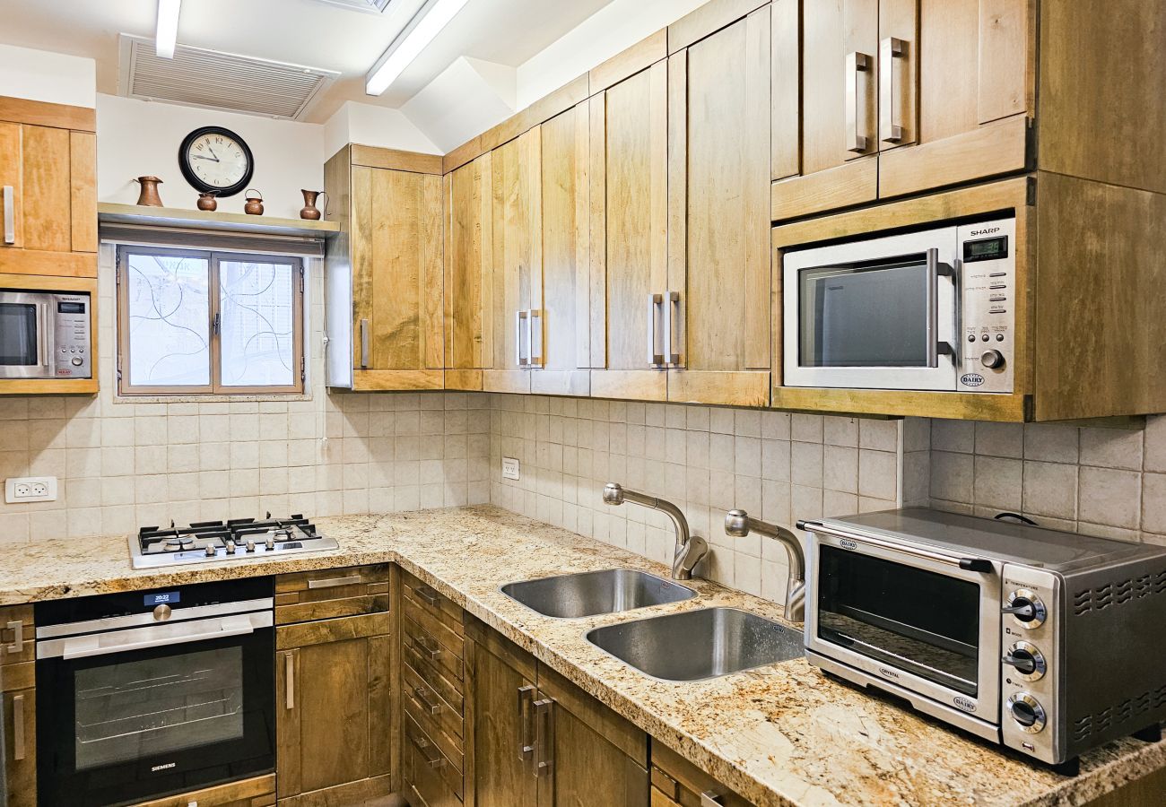 Apartment in Jerusalem - Old City Family Stone House with Rooftop | FeelHome