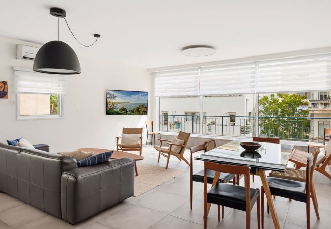 Apartment in Tel Aviv - Jaffa - Spacious Quiet 2BR & Parking City Center by FeelHome