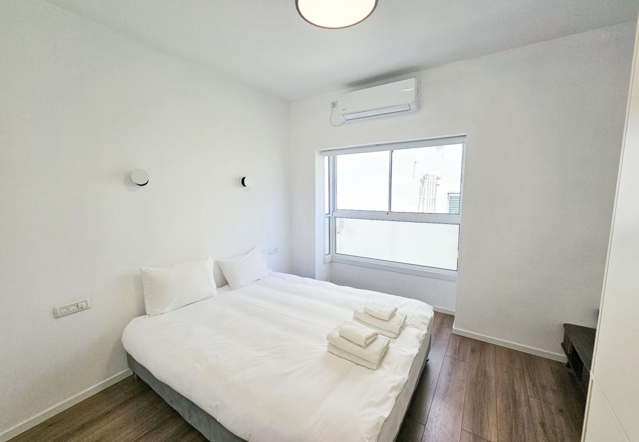 Apartment in Tel Aviv - Jaffa - Spacious Quiet 2BR & Parking City Center by FeelHome
