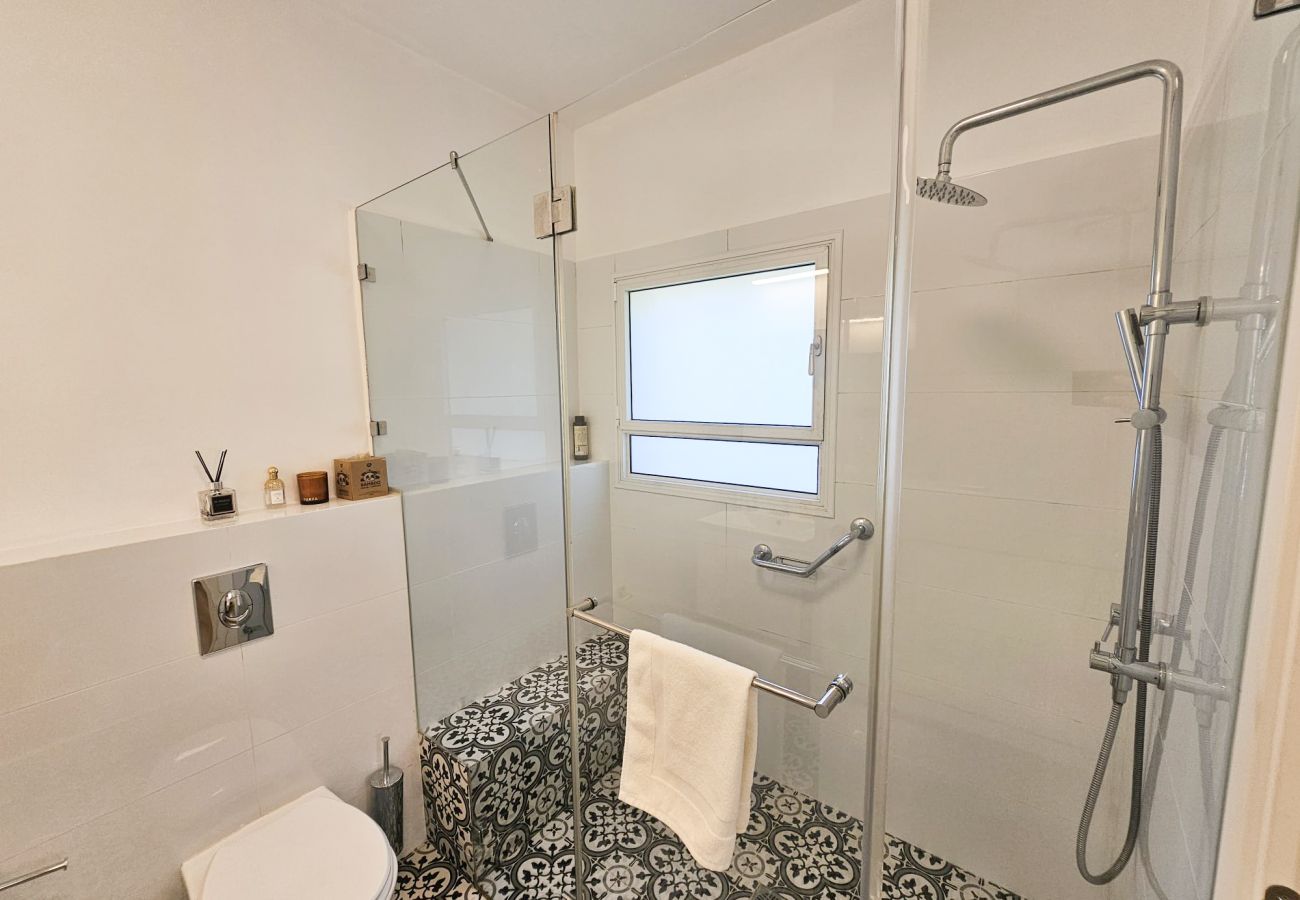 Apartment in Tel Aviv - Jaffa - Spacious Quiet 2BR & Parking City Center by FeelHome