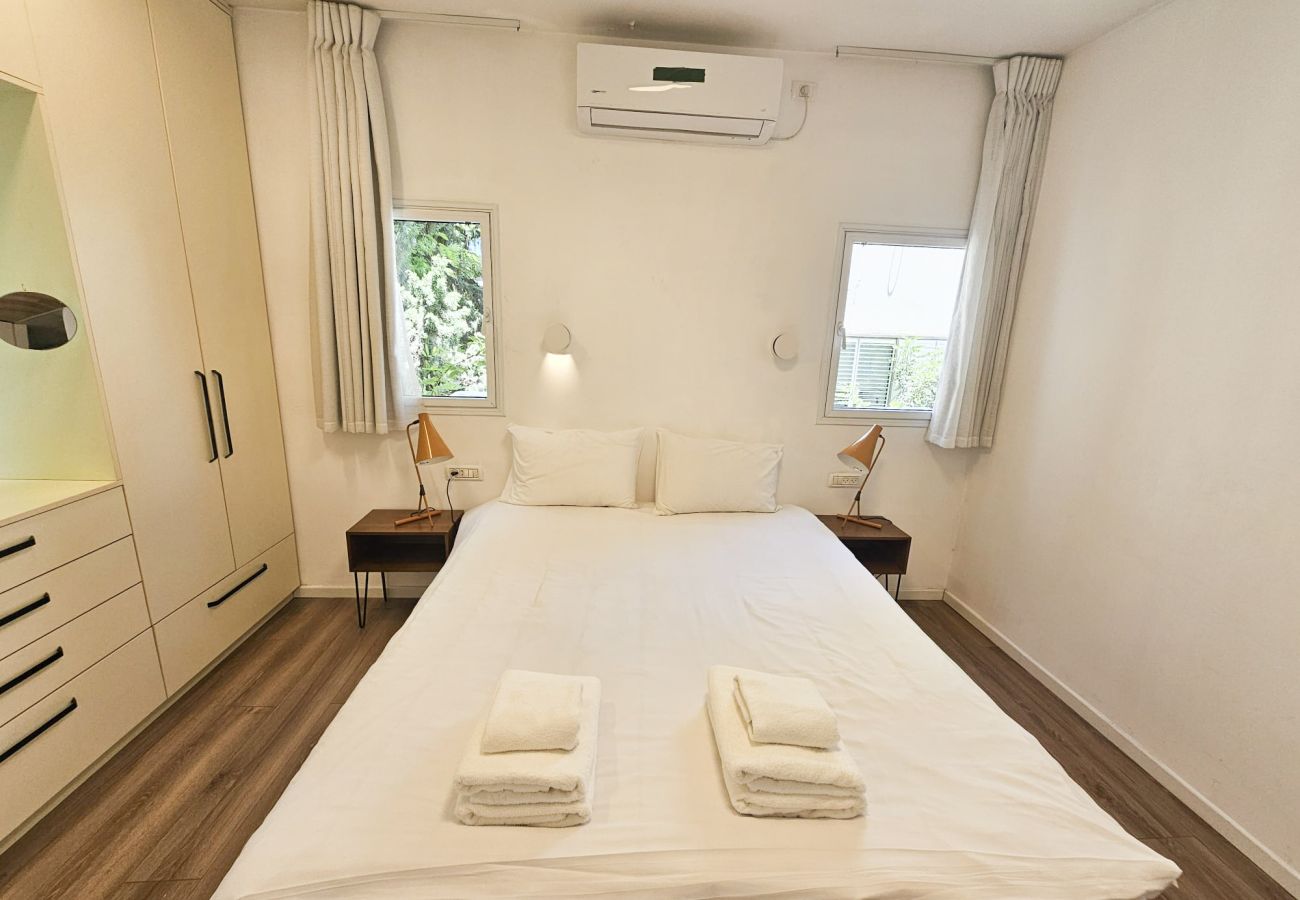 Apartment in Tel Aviv - Jaffa - Spacious Quiet 2BR & Parking City Center by FeelHome