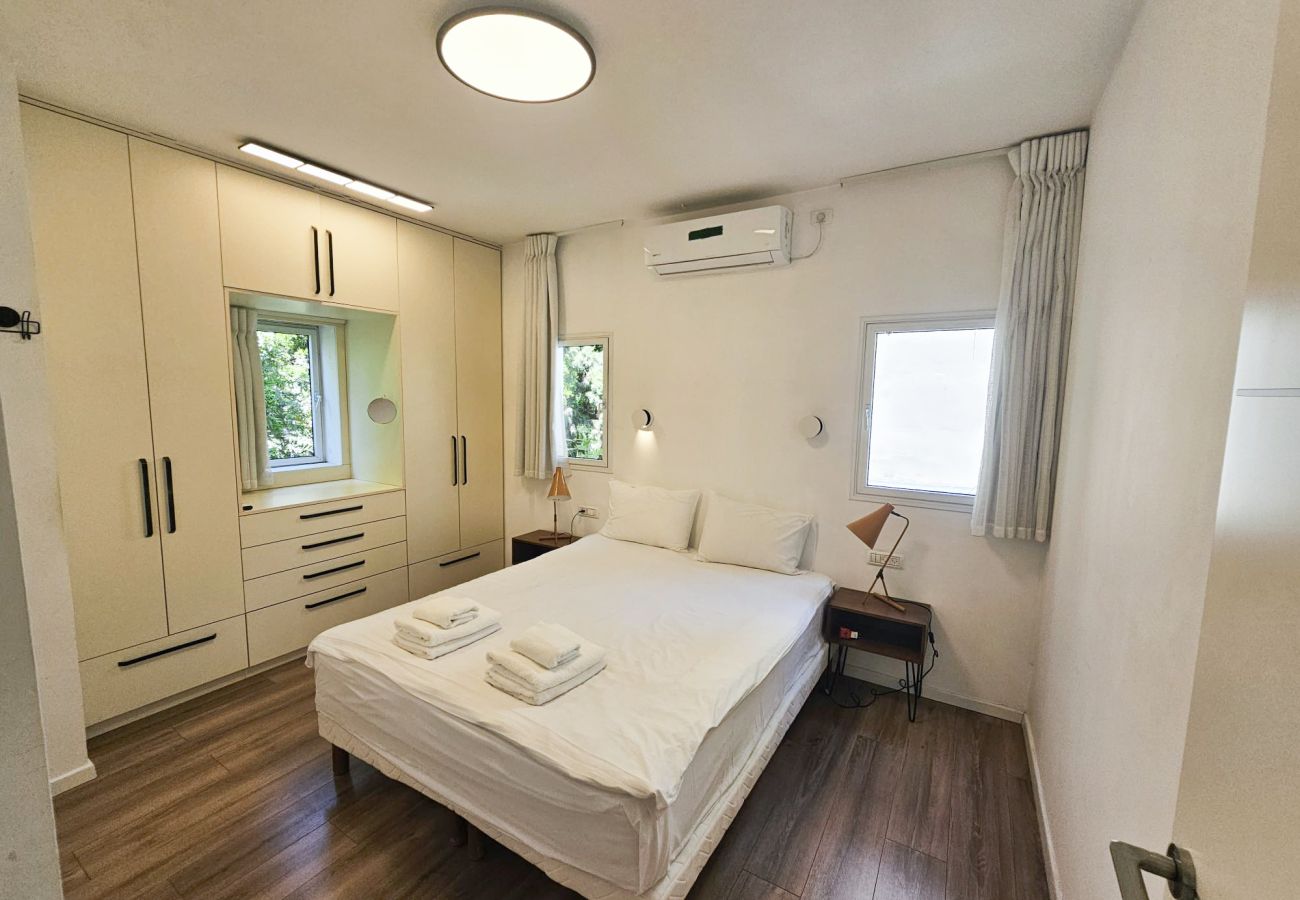 Apartment in Tel Aviv - Jaffa - Spacious Quiet 2BR & Parking City Center by FeelHome