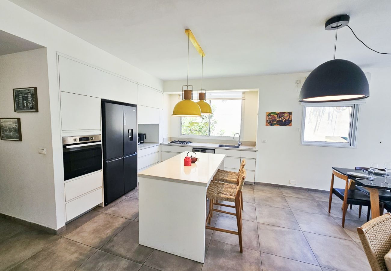Apartment in Tel Aviv - Jaffa - Spacious Quiet 2BR & Parking City Center by FeelHome