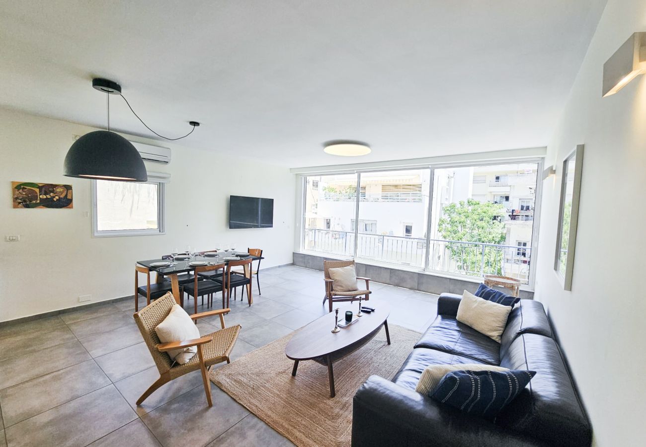 Apartment in Tel Aviv - Jaffa - Spacious Quiet 2BR & Parking City Center by FeelHome