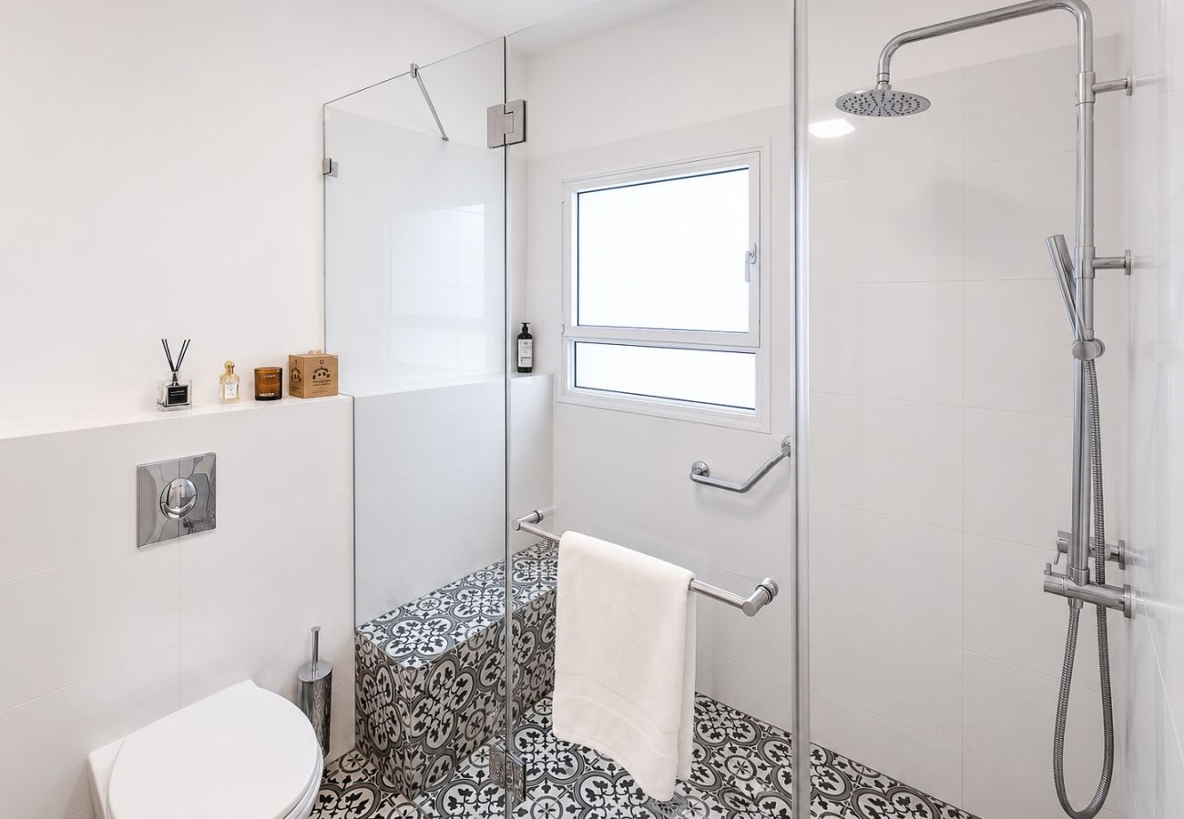 Apartment in Tel Aviv - Jaffa - Spacious Quiet 2BR & Parking City Center by FeelHome