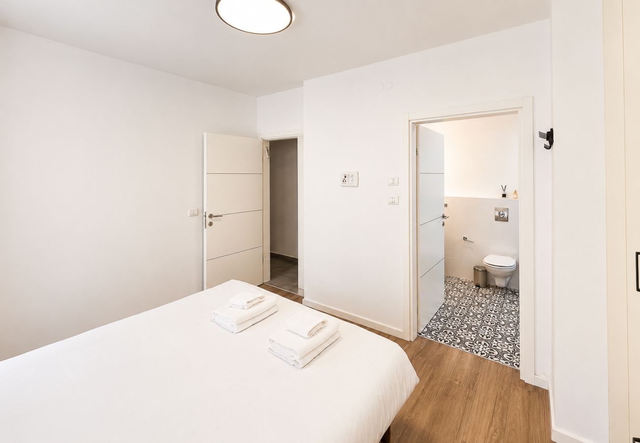 Apartment in Tel Aviv - Jaffa - Spacious Quiet 2BR & Parking City Center by FeelHome