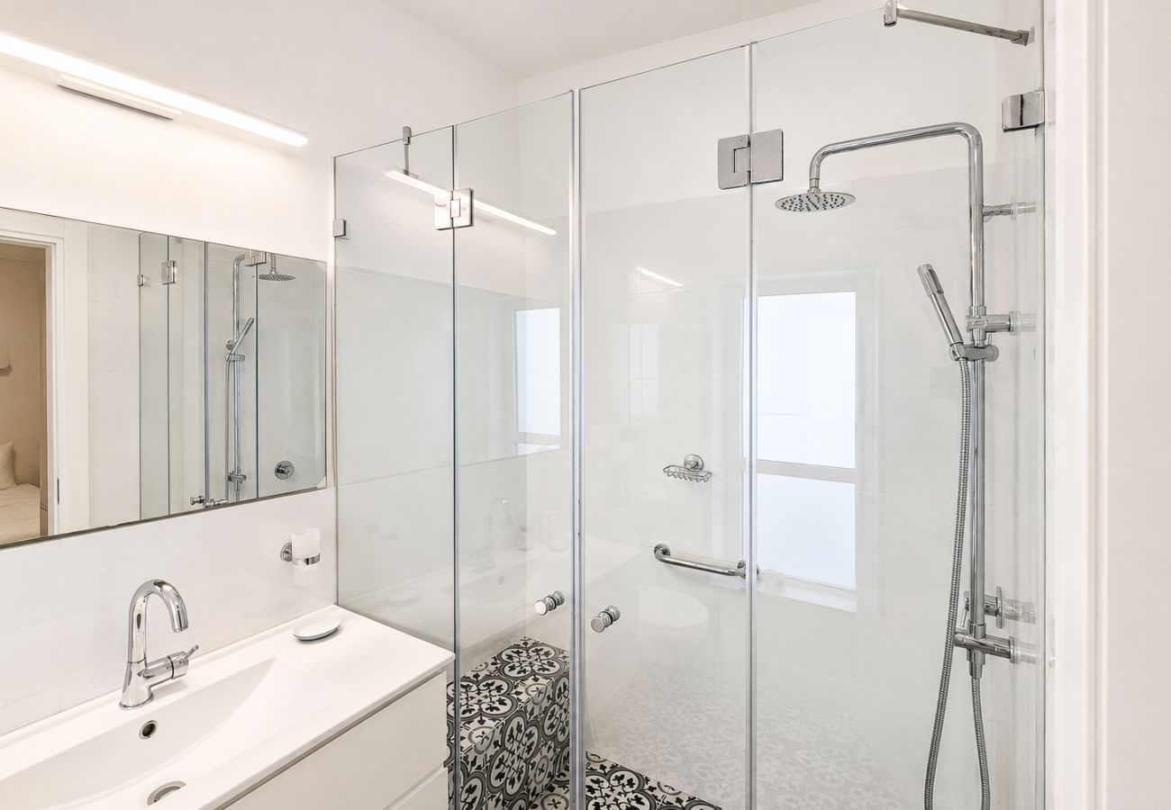 Apartment in Tel Aviv - Jaffa - Spacious Quiet 2BR & Parking City Center by FeelHome