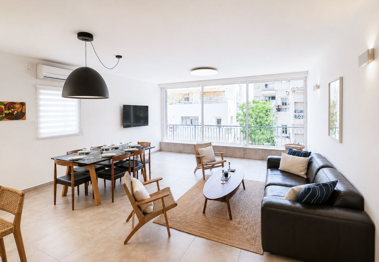 Apartment in Tel Aviv - Jaffa - Spacious Quiet 2BR & Parking City Center by FeelHome