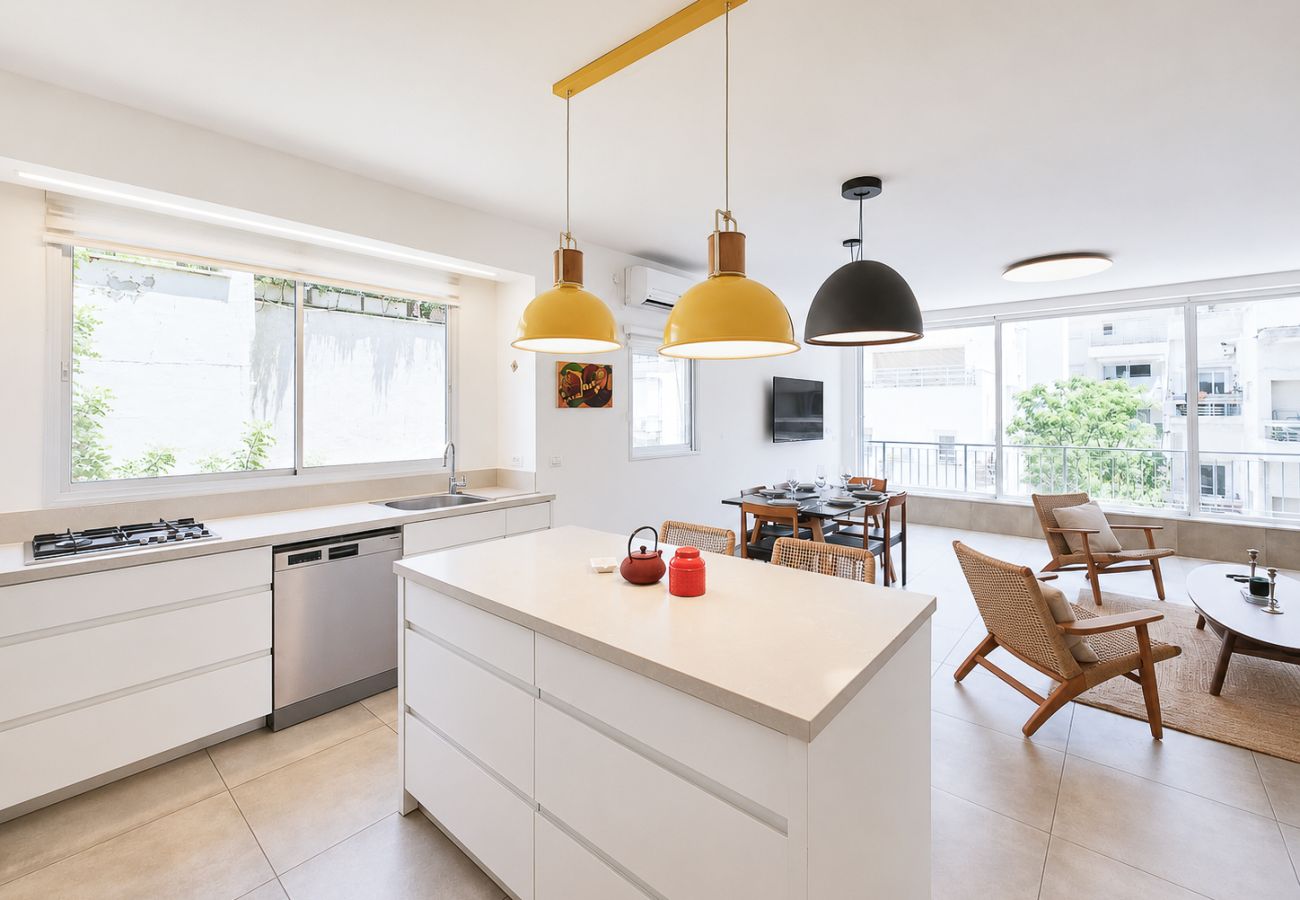 Apartment in Tel Aviv - Jaffa - Spacious Quiet 2BR & Parking City Center by FeelHome