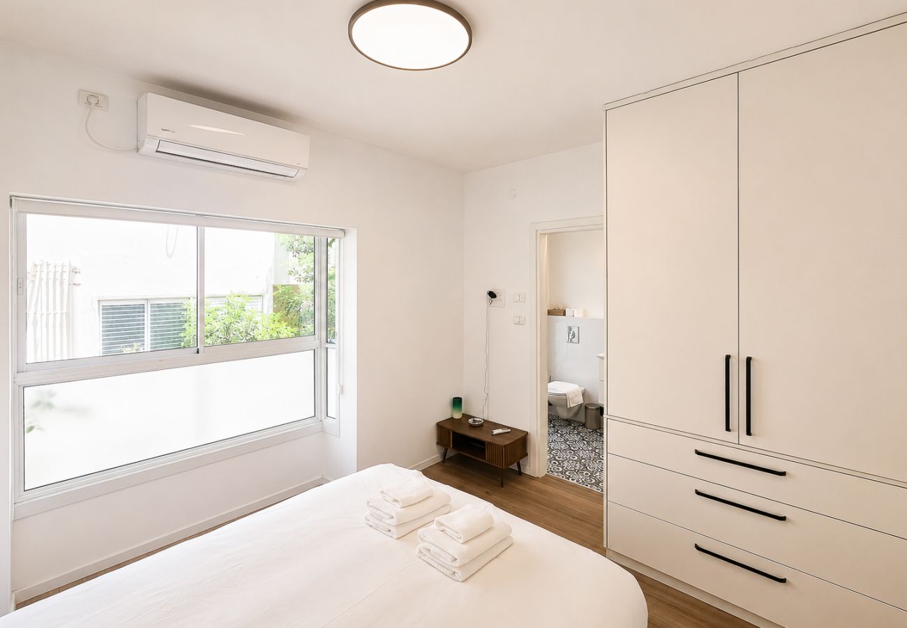 Apartment in Tel Aviv - Jaffa - Spacious Quiet 2BR & Parking City Center by FeelHome