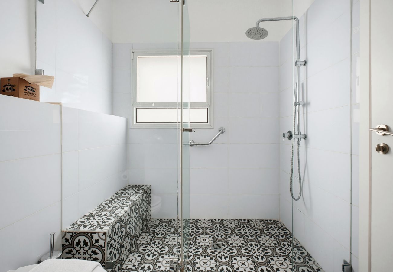 Apartment in Tel Aviv - Jaffa - Spacious Quiet 2BR & Parking City Center by FeelHome