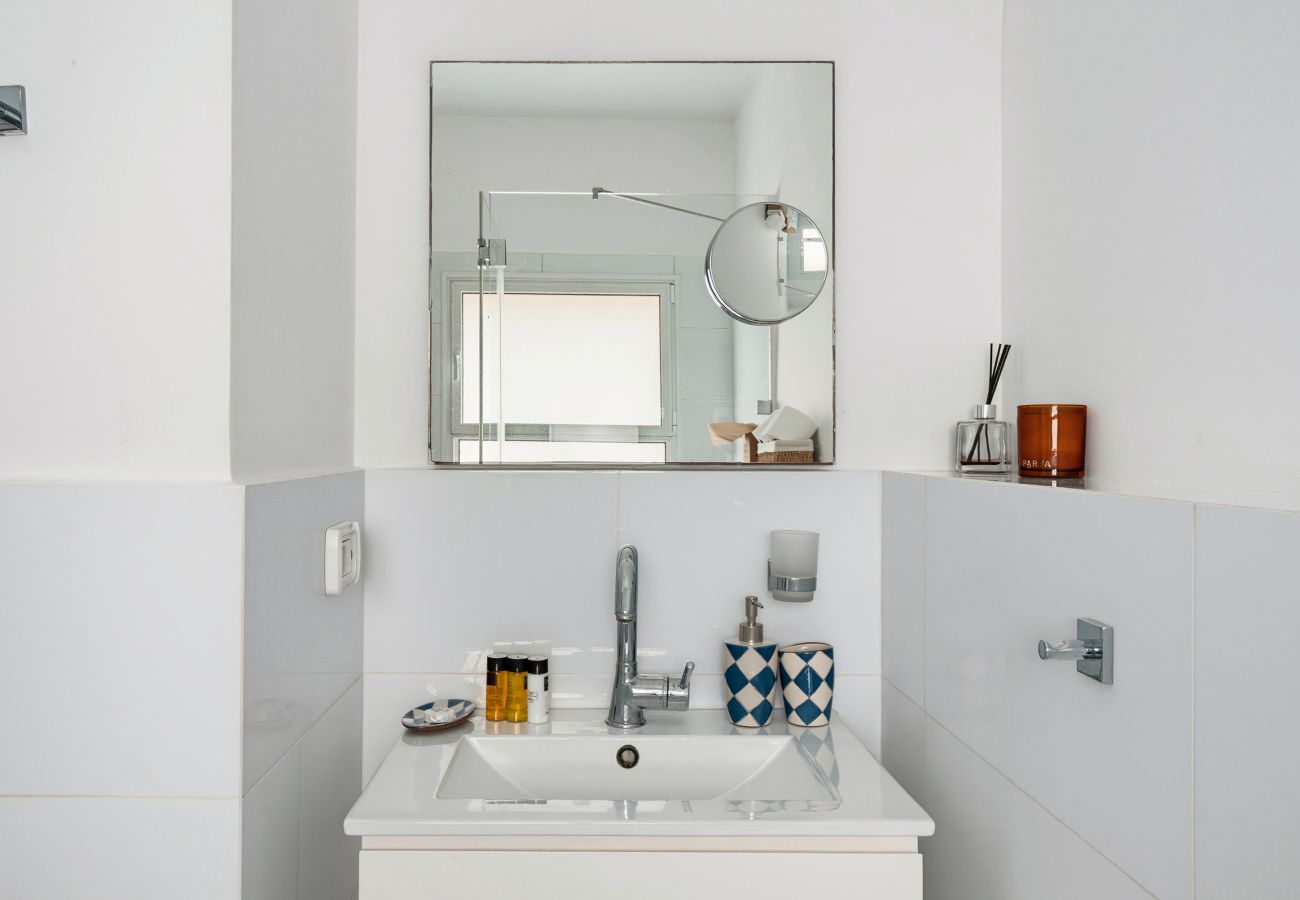 Apartment in Tel Aviv - Jaffa - Spacious Quiet 2BR & Parking City Center by FeelHome