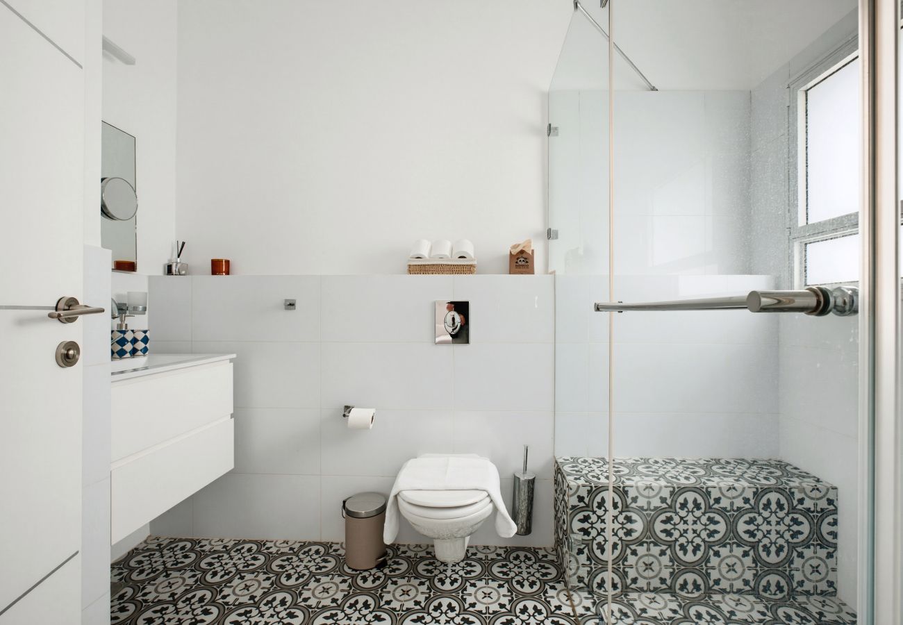 Apartment in Tel Aviv - Jaffa - Spacious Quiet 2BR & Parking City Center by FeelHome
