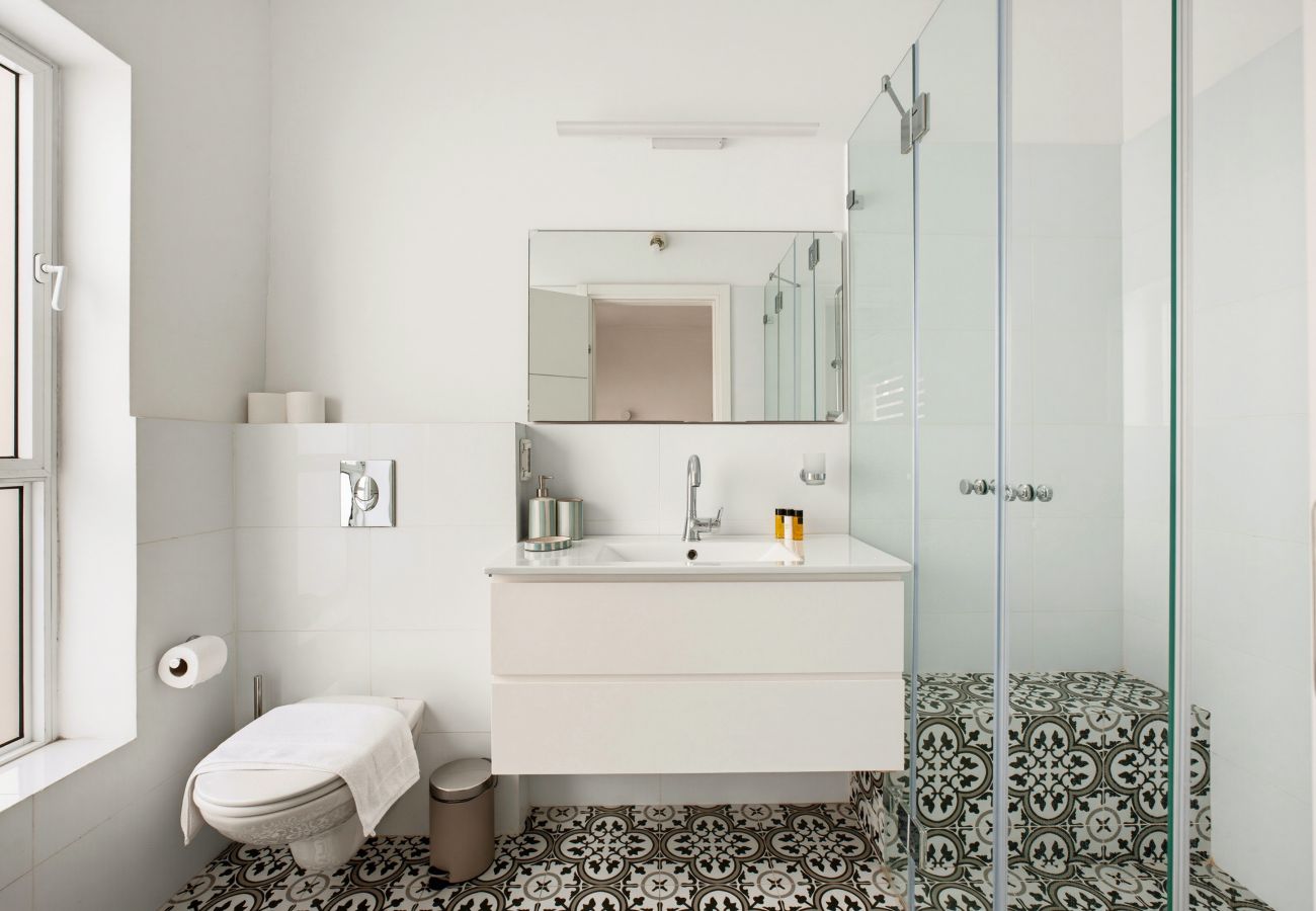 Apartment in Tel Aviv - Jaffa - Spacious Quiet 2BR & Parking City Center by FeelHome