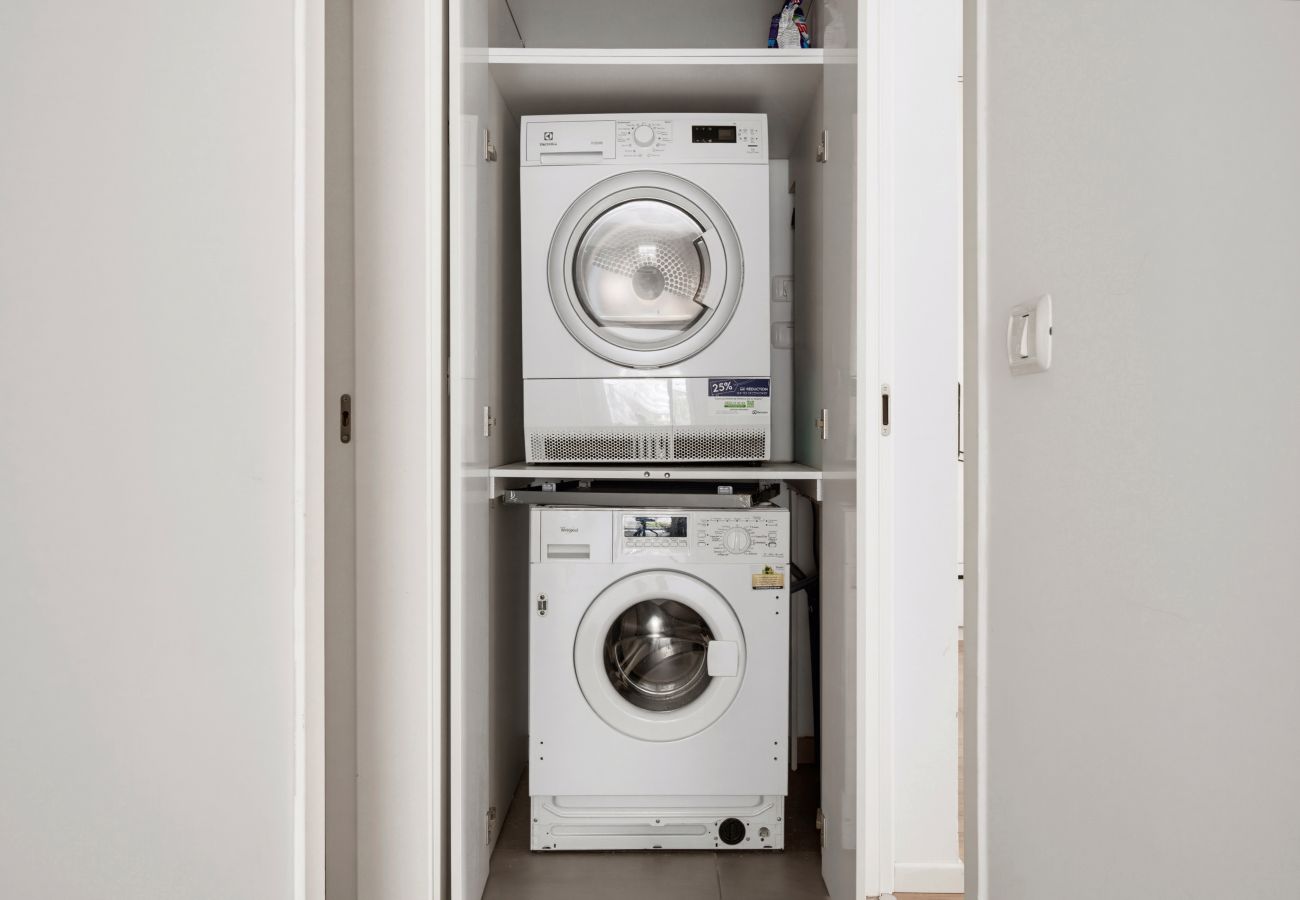 Apartment in Tel Aviv - Jaffa - Spacious Quiet 2BR & Parking City Center by FeelHome