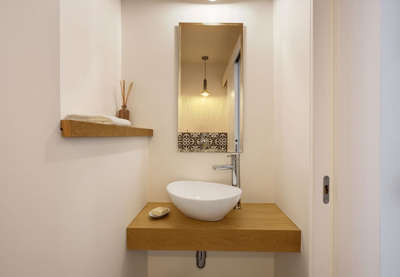 Apartment in Tel Aviv - Jaffa - Spacious Quiet 2BR & Parking City Center by FeelHome