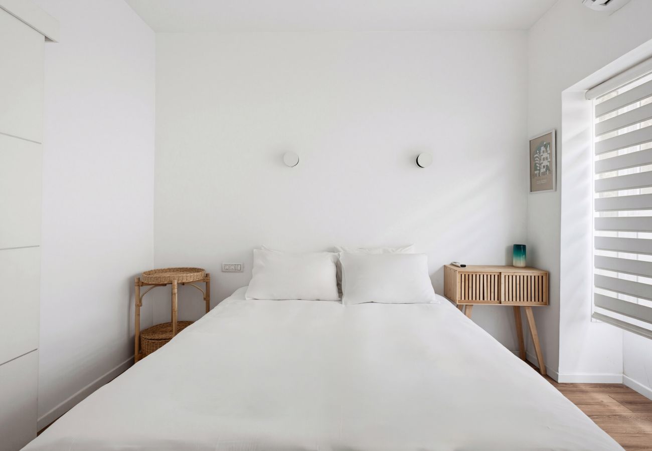 Apartment in Tel Aviv - Jaffa - Spacious Quiet 2BR & Parking City Center by FeelHome