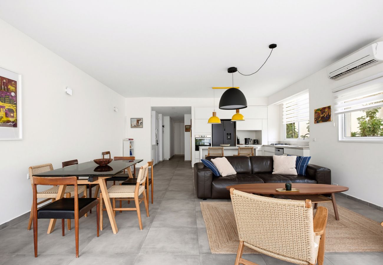 Apartment in Tel Aviv - Jaffa - Spacious Quiet 2BR & Parking City Center by FeelHome