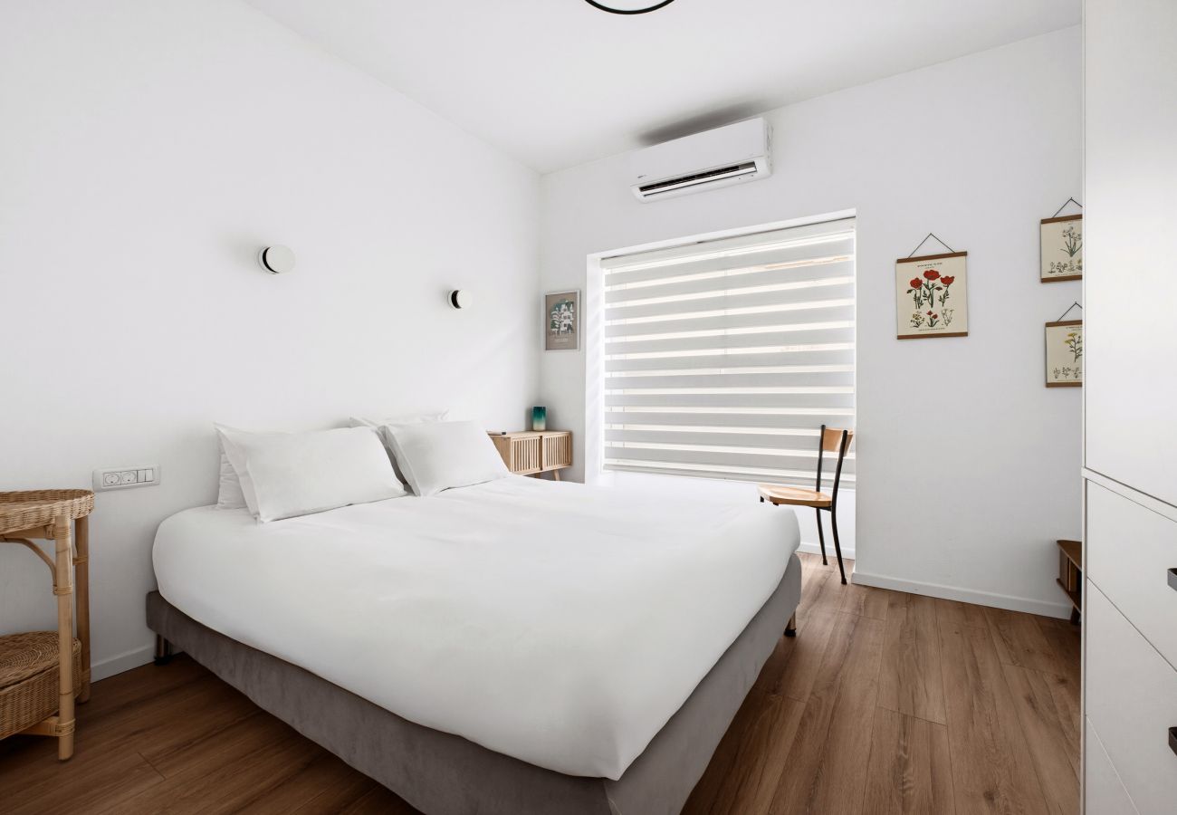 Apartment in Tel Aviv - Jaffa - Spacious Quiet 2BR & Parking City Center by FeelHome