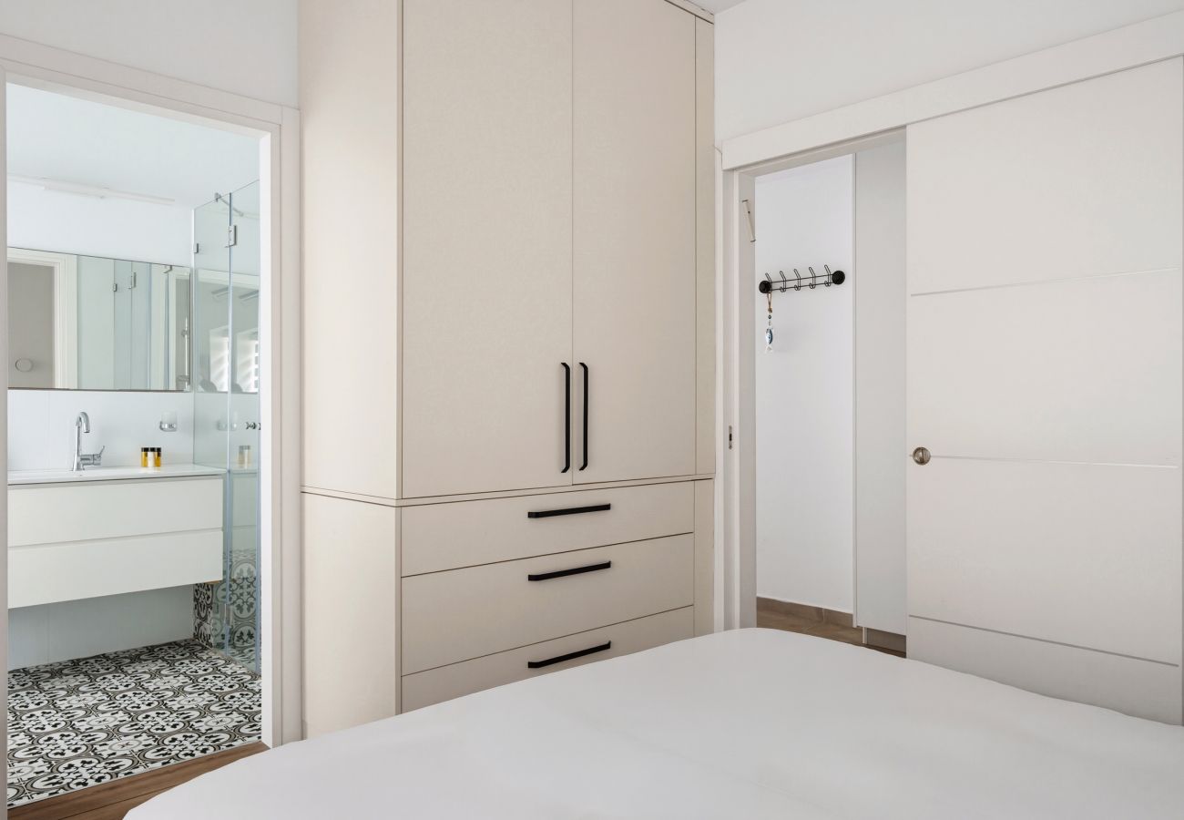 Apartment in Tel Aviv - Jaffa - Spacious Quiet 2BR & Parking City Center by FeelHome