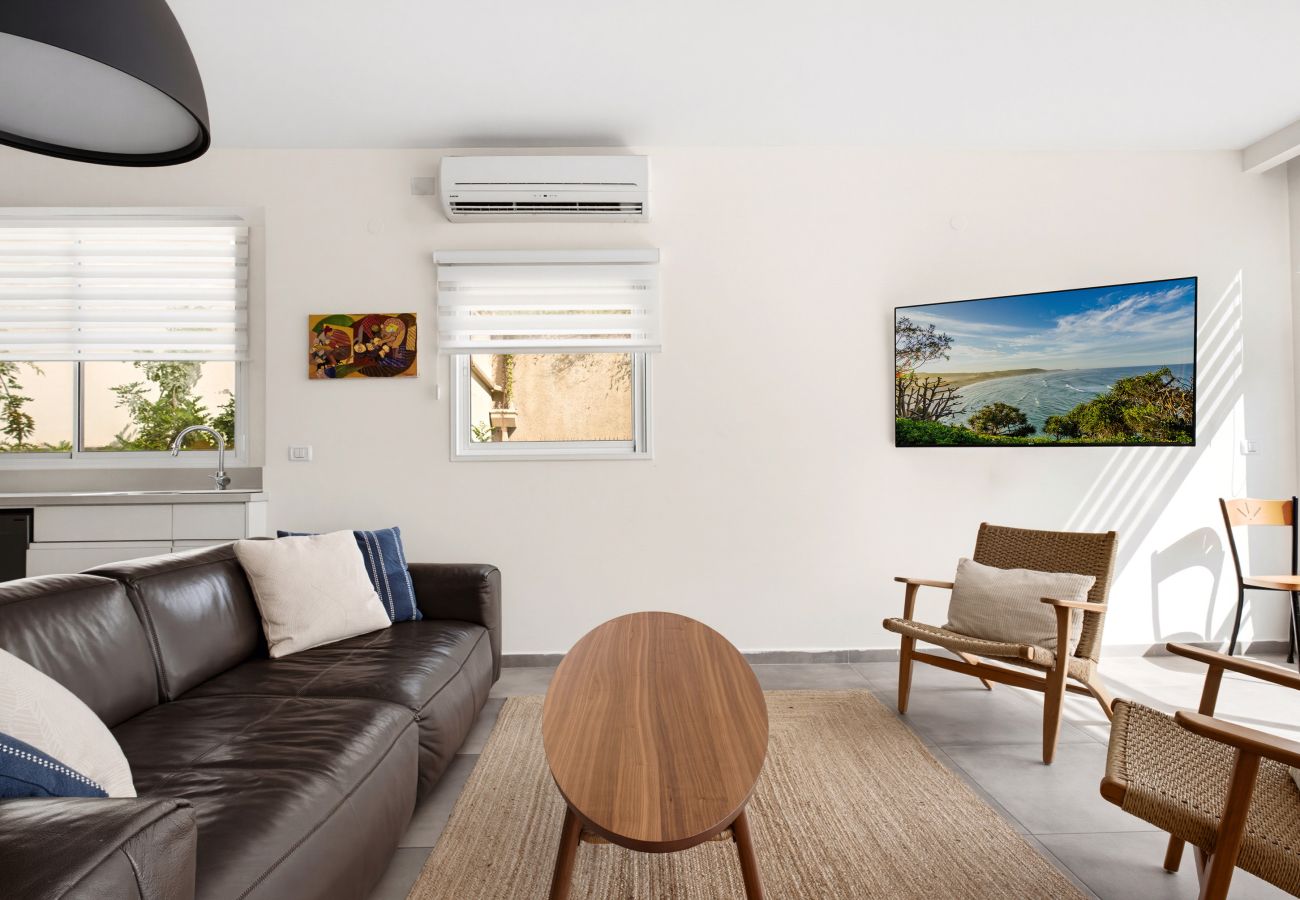 Apartment in Tel Aviv - Jaffa - Spacious Quiet 2BR & Parking City Center by FeelHome