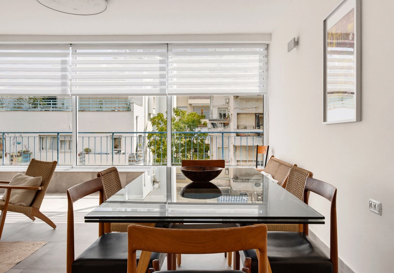 Apartment in Tel Aviv - Jaffa - Spacious Quiet 2BR & Parking City Center by FeelHome