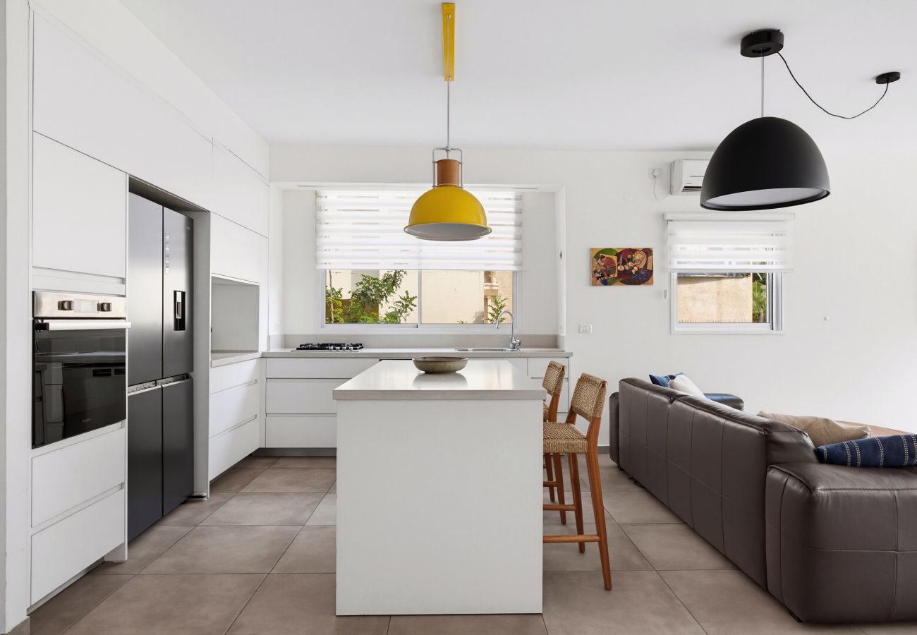 Apartment in Tel Aviv - Jaffa - Spacious Quiet 2BR & Parking City Center by FeelHome