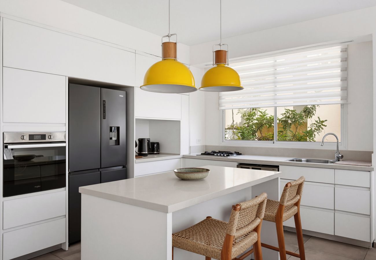Apartment in Tel Aviv - Jaffa - Spacious Quiet 2BR & Parking City Center by FeelHome