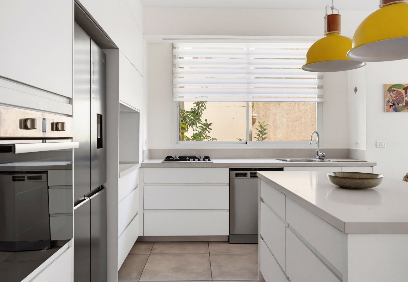 Apartment in Tel Aviv - Jaffa - Spacious Quiet 2BR & Parking City Center by FeelHome