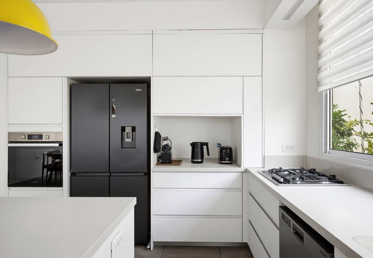 Apartment in Tel Aviv - Jaffa - Spacious Quiet 2BR & Parking City Center by FeelHome