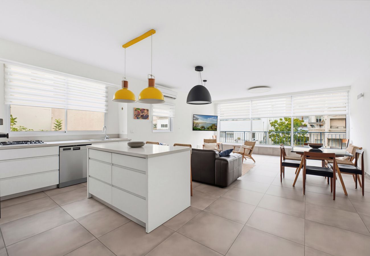 Apartment in Tel Aviv - Jaffa - Spacious Quiet 2BR & Parking City Center by FeelHome