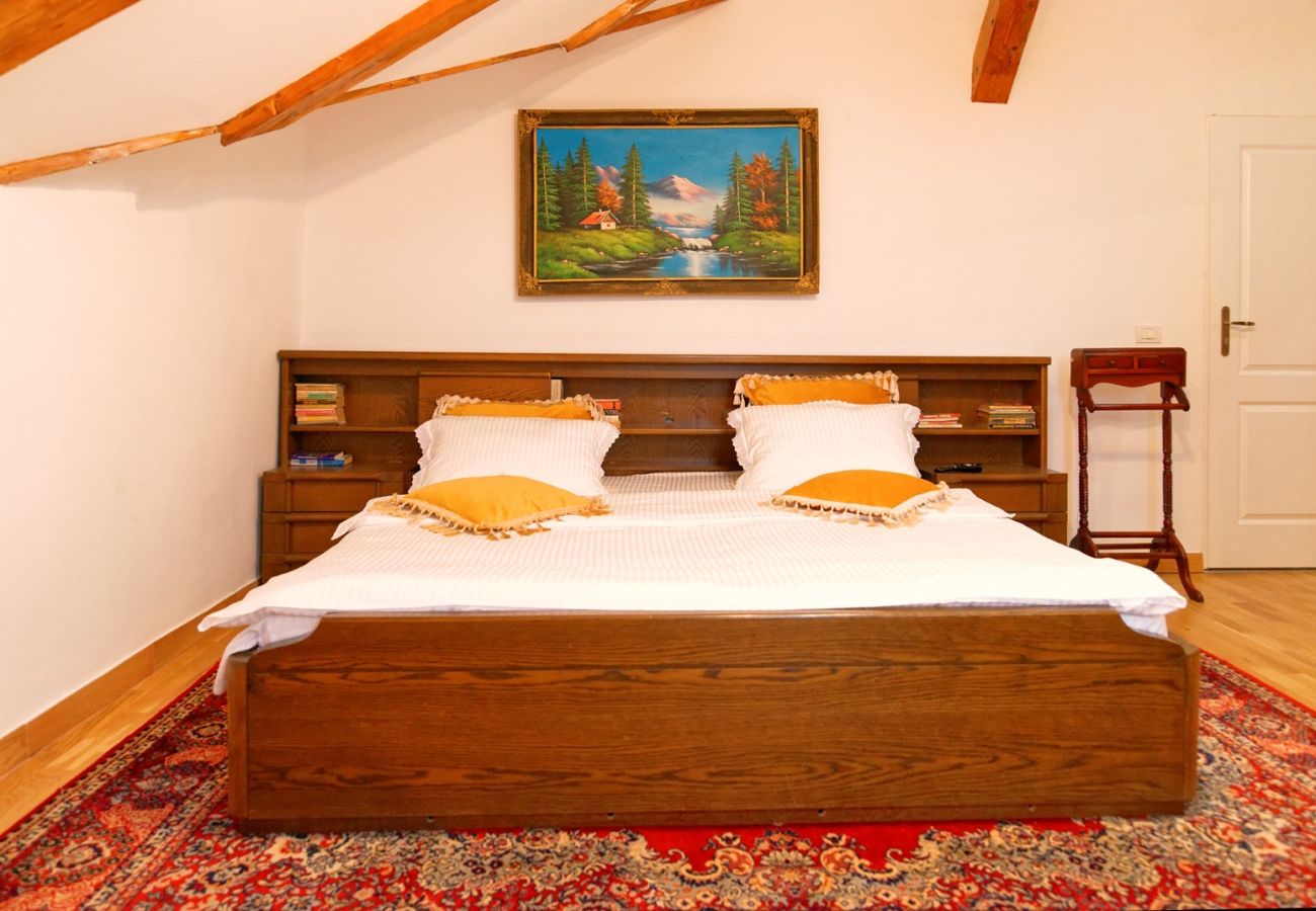 Rent by room in Predeal - Conacul Coroana Reginei