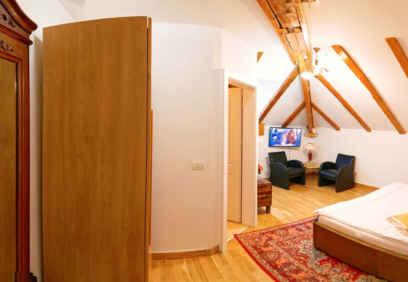 Rent by room in Predeal - Conacul Coroana Reginei