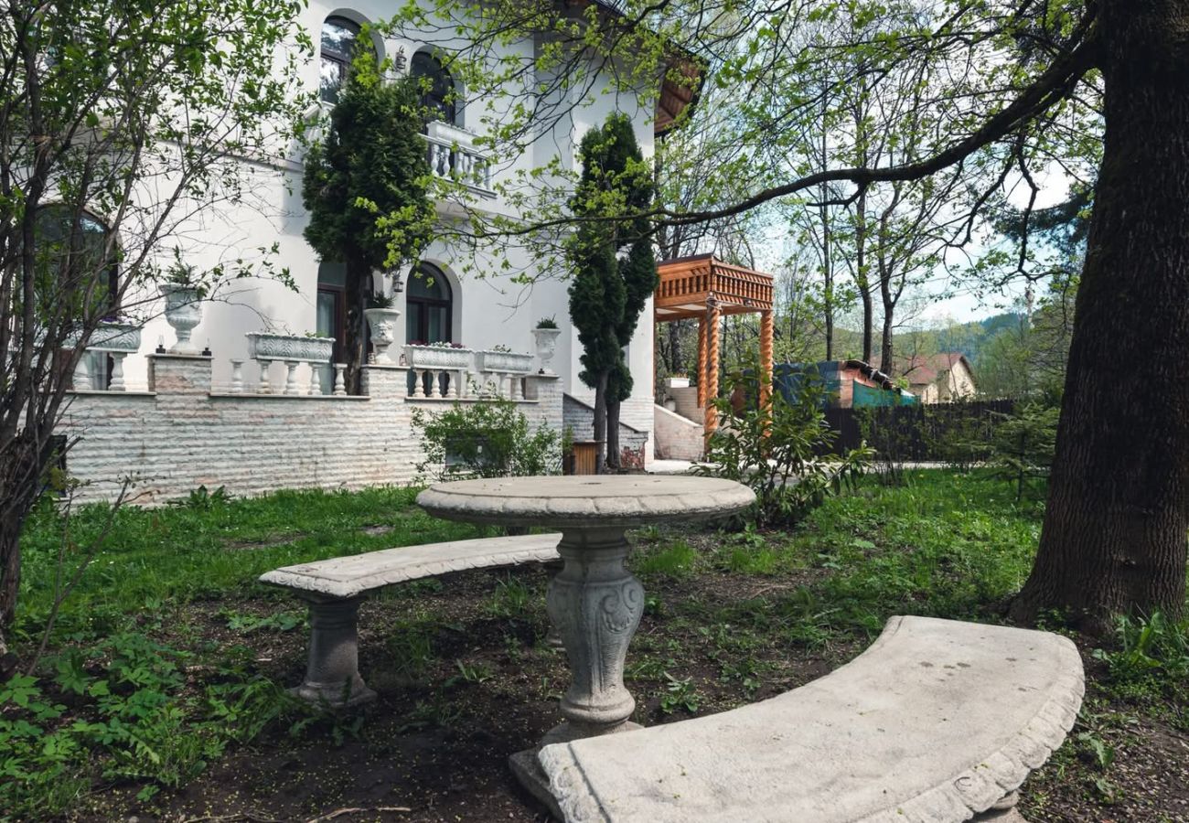 Rent by room in Predeal - Conacul Coroana Reginei